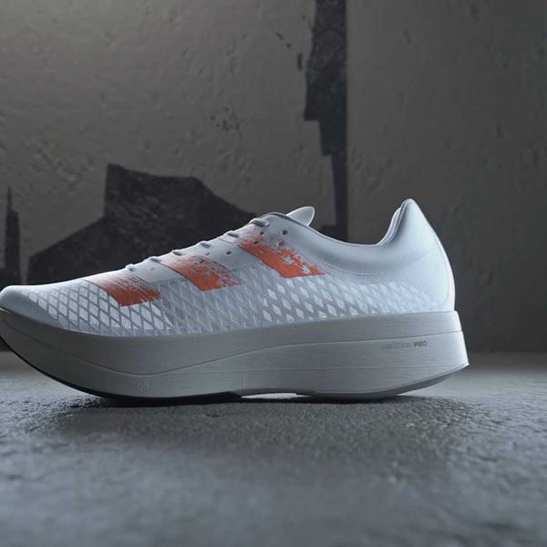 Η adidas λανσάρει τα απόλυτα sneakers για τρέξιμο