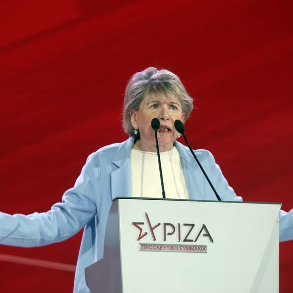H Έλενα Ακρίτα ανακοίνωσε ότι μένει στον ΣΥΡΙΖΑ-20 σχόλια και αντιδράσεις