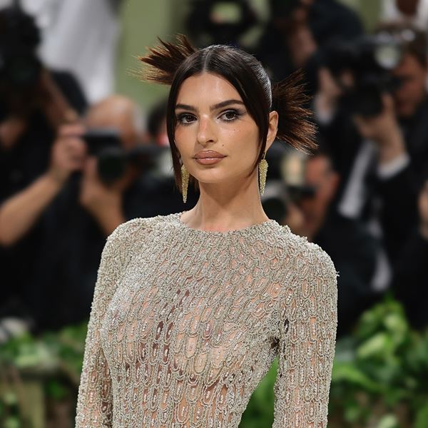 Η Emily Ratajkowski είναι ο καύσωνας αυτοπροσώπως