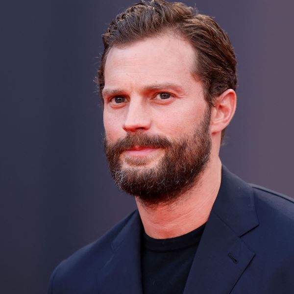 O Jamie Dornan σχολιάζει την υποψηφιότητά του για το ρόλο του James Bond