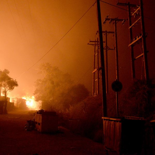Το φως της ημέρας έδειξε το μέγεθος της καταστροφής του καταυλισμού στην Μόρια