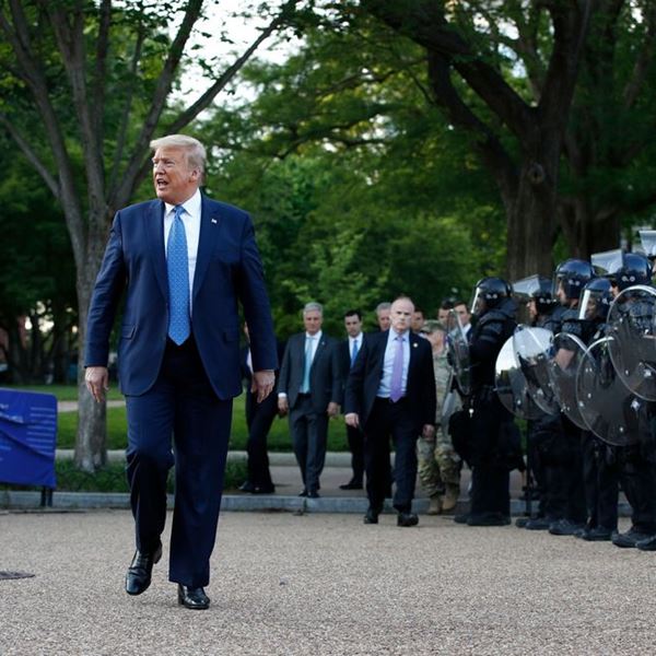 Ο Donald Trump μηνύεται για την προσπάθεια φίμωσης των social media