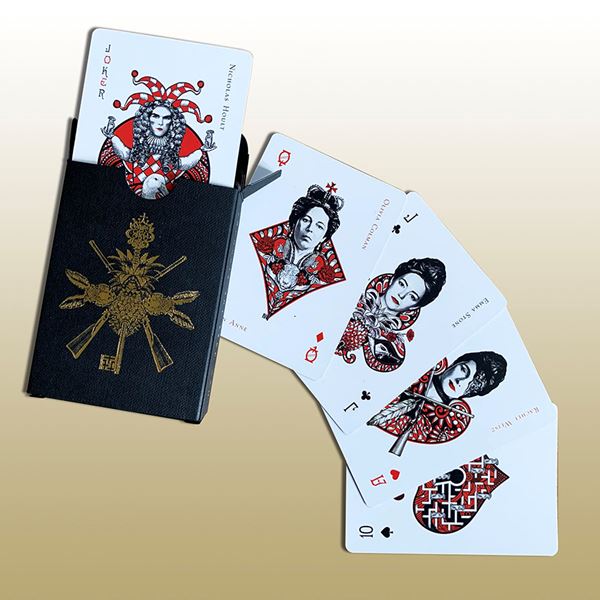 Το Esquire και η Odeon σου κάνουν δώρο 4 τράπουλες από την ταινία "Η Ευνοούμενη"