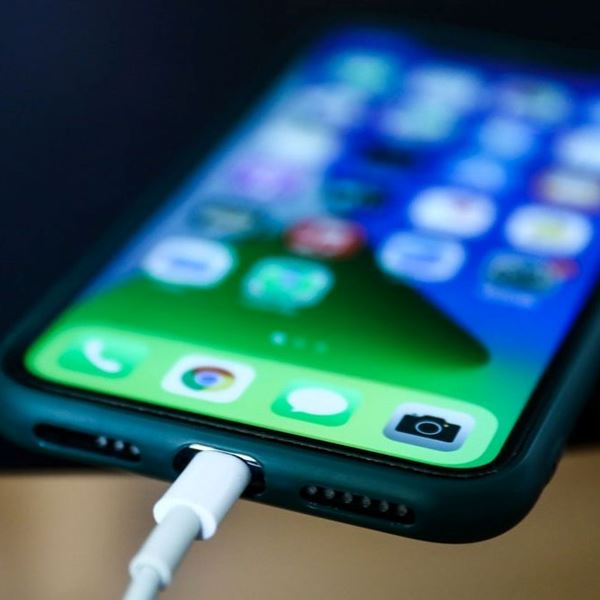 Ίσως το iPhone 15 να φέρει την επανάσταση