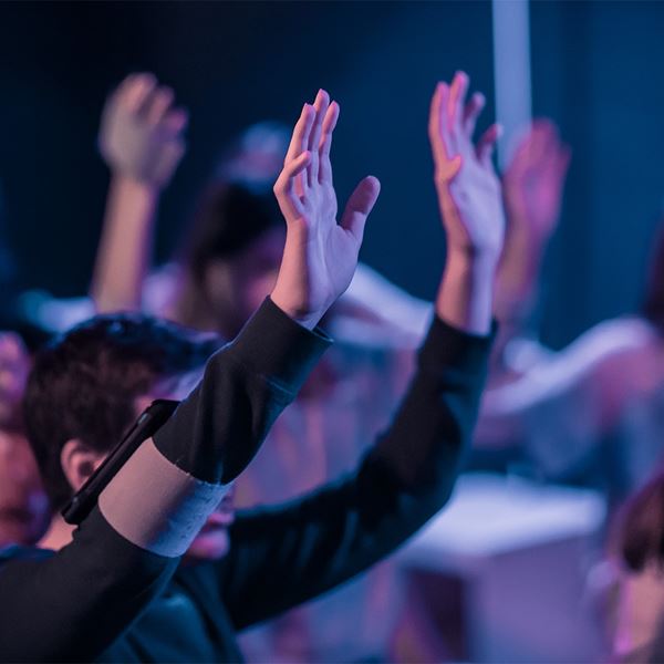 Πώς θα μπορούσε να είναι το εφηβικό θέατρο σήμερα