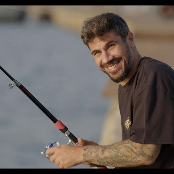 Ο Άκης Πετρετζίκης πάει Netflix