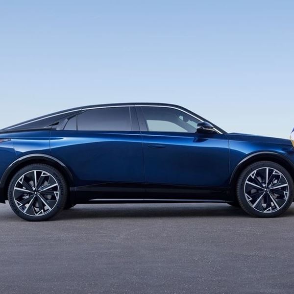 Αυτό είναι το νέο προεδρικό αυτοκίνητο του Εμανουέλ Μακρόν