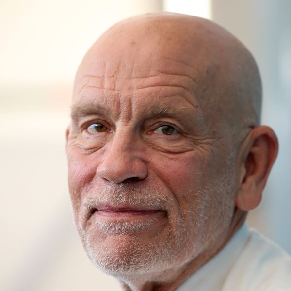 O John Malkovich στη Στέγη του Ιδρύματος Ωνάση