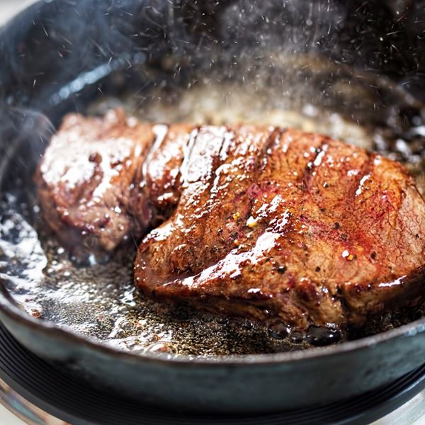 Η πιο ζουμερή μπριζόλα στο τηγάνι: Tips για να γίνει τέλεια