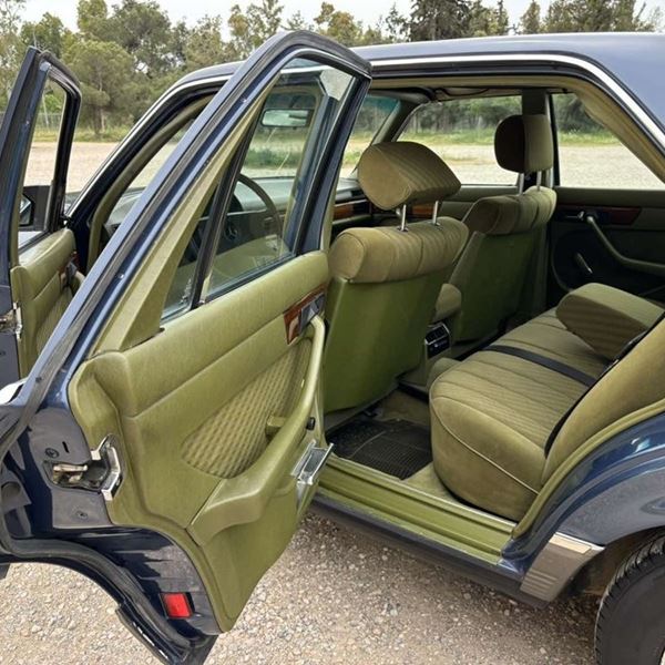 Στο σφυρί η ιστορική Mercedes του Ανδρέα Παπανδρέου-Πόσο έχει φτάσει η τιμή της