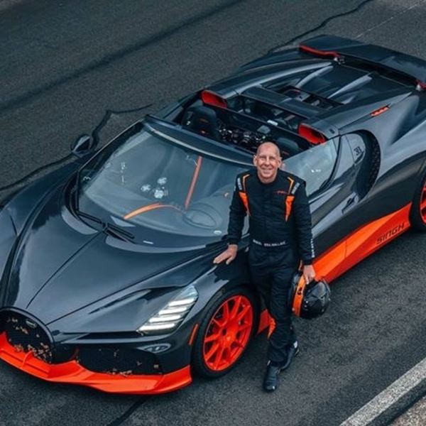 Πώς είναι να οδηγείς με 490 km/h-Ο άνθρωπος πίσω από το ρεκόρ αποκαλύπτει τα μυστικά του