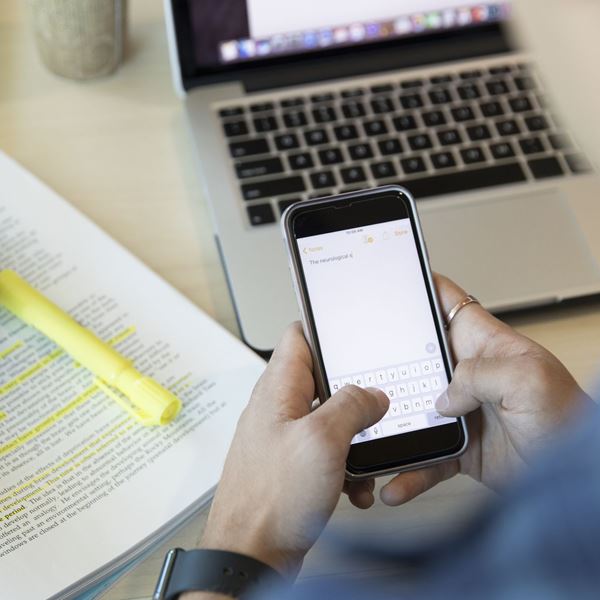 Έτσι θα κάνεις το διάβασμα πιο ξεκούραστο στο iPhone