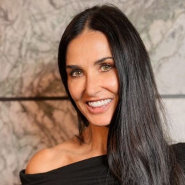 Demi Moore με μπικίνι σε καταρράκτη, το θαύμα της φύσης