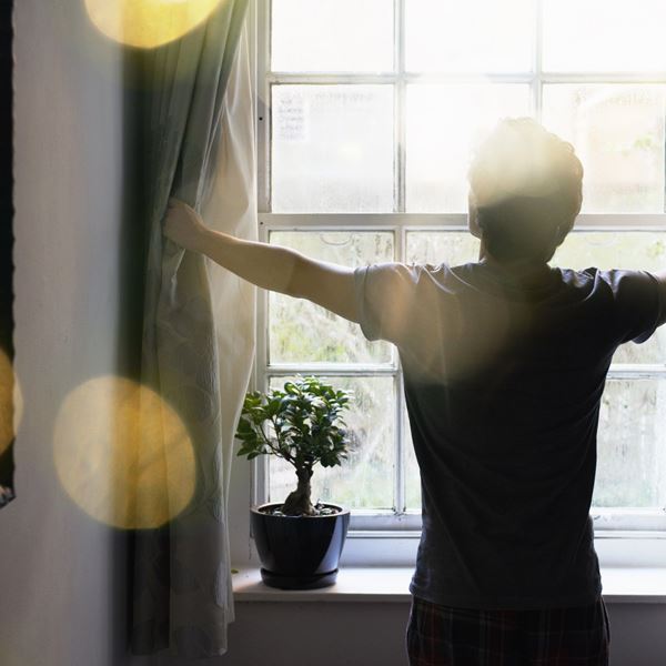 Το πρωινό ξύπνημα κάνει κακό στην υγεία υποστηρίζει νέα έρευνα