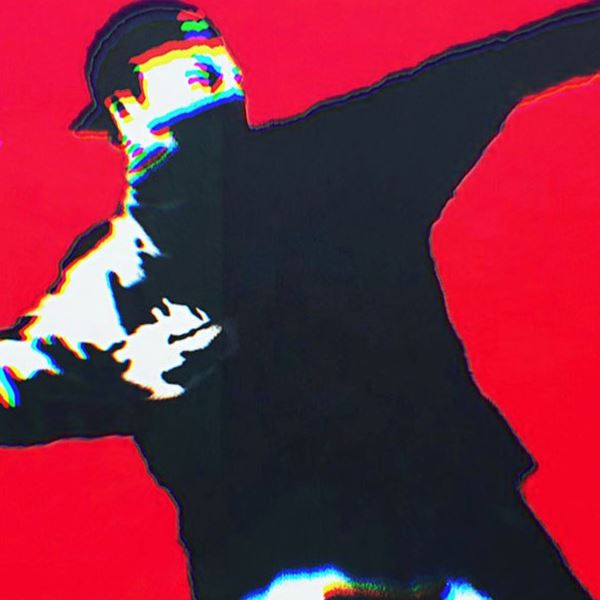 Το θρυλικό 'Flower Thrower' του Banksy πωλείται ως 10.000 NFTs