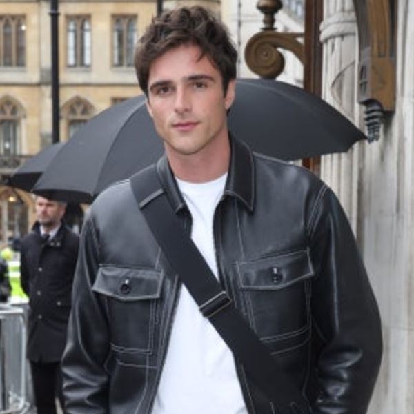 Η μικρή μαύρη τσάντα είναι σωτήρια. Θα την κρατούσες;