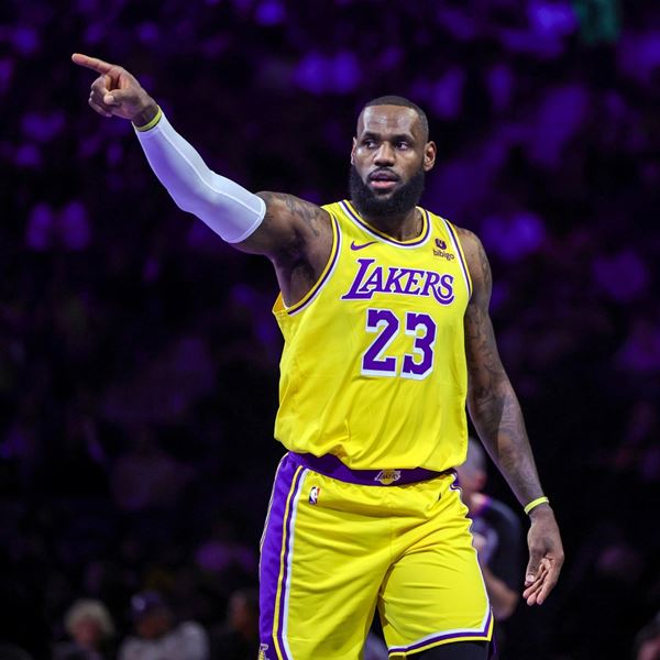 Ο LeBron James θα κάνει σημαντική ανακοίνωση: αλλαγή ομάδας ή αποσύρεται;