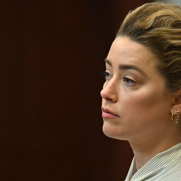 Τα χειριστικά τρικ της Amber Heard στο δικαστήριο