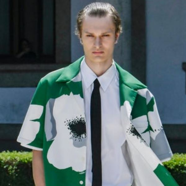 Κι αν η γραβάτα είναι η νέα χρυσή καδένα;