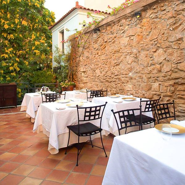 Στη Σπονδή για δείπνο με φίλους