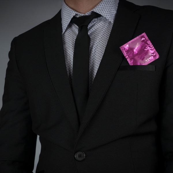 Τα ύστερα του κόσμου: 1 στους 8 άντρες παίρνει μαζί του προφυλακτικό σε κηδεία