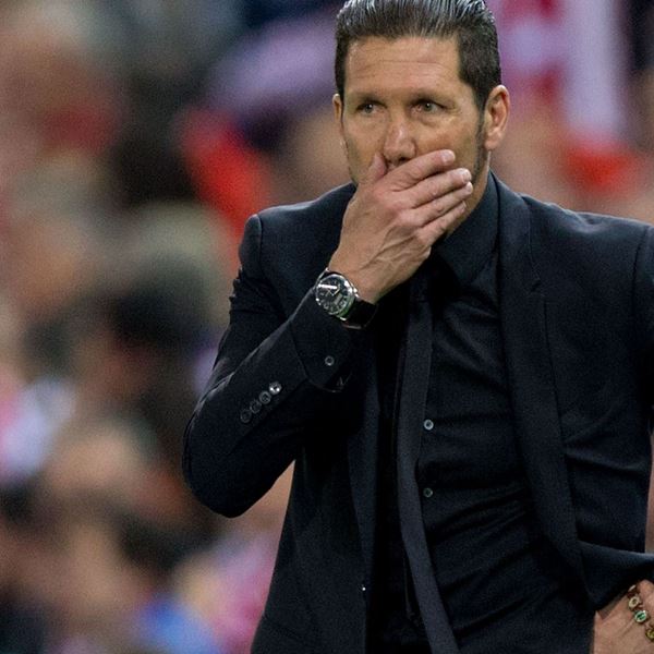 Μαύρο πουκάμισο: Διάσημοι άντρες δείχνουν πώς φοριέται σωστά και λάθος