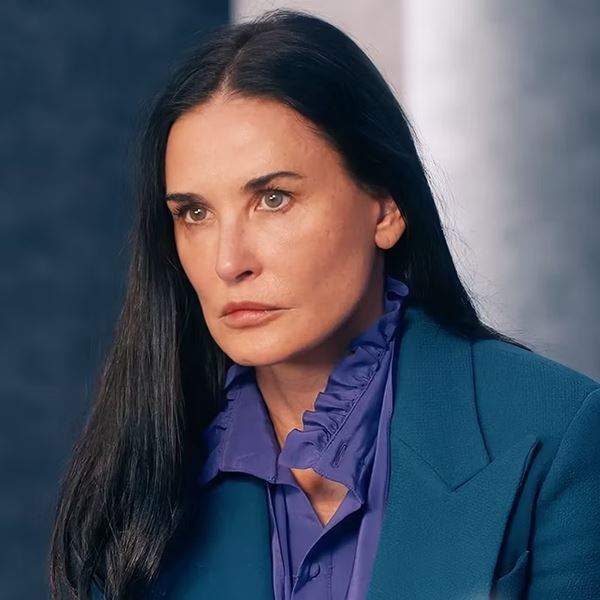 Στο The Substance, η Demi Moore προσπαθεί να γίνει και πάλι νέα