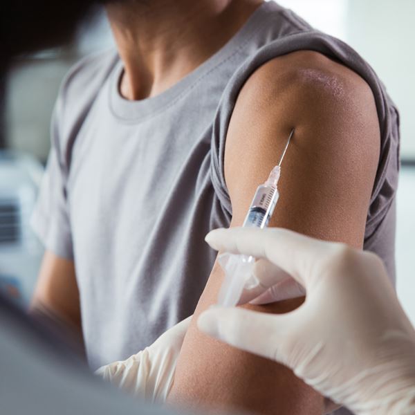 Τρεις απλές αλήθειες για εμβολιασμένους και ανεμβολίαστους