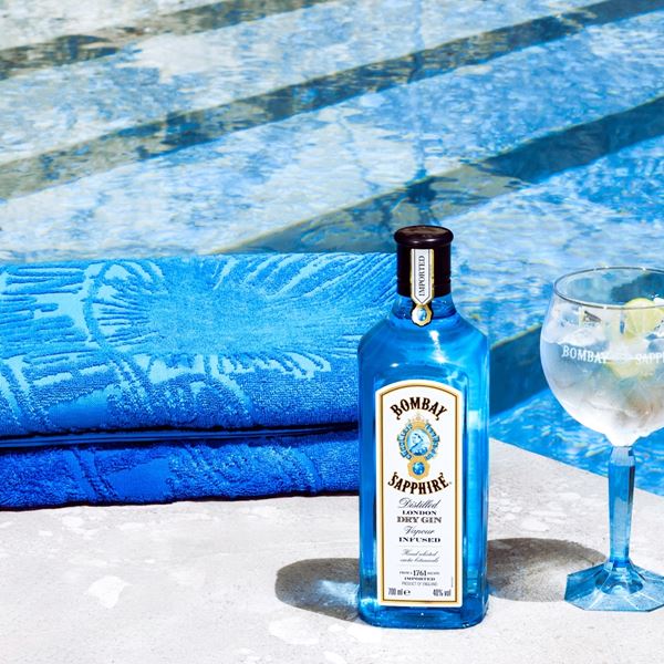 Step Into the Blue with Bombay Sapphire: Βουτιά στο ελληνικό καλοκαίρι