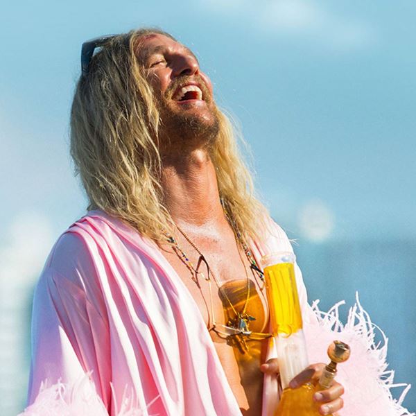 Ο Matthew McConaughey στη νέα του ταινία είναι μονίμως high