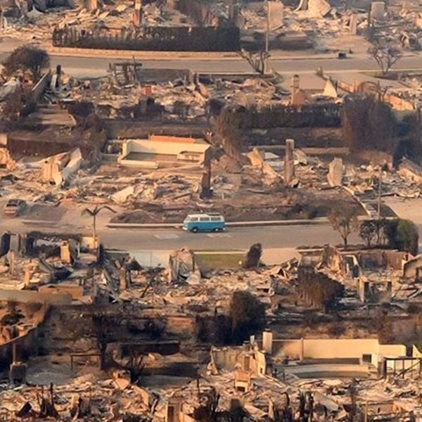 Φωτιές στο Λος Άντζελες | Ο Γιώργος Σατσίδης μας μεταφέρει εικόνες από μια πόλη στο χείλος της απελπισίας