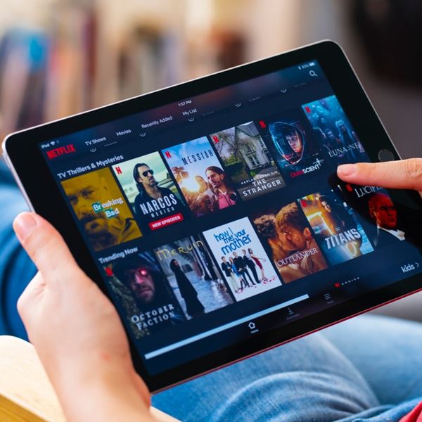 H σειρά που βλέπουν όλοι αυτήν την εβδομάδα στο Netflix