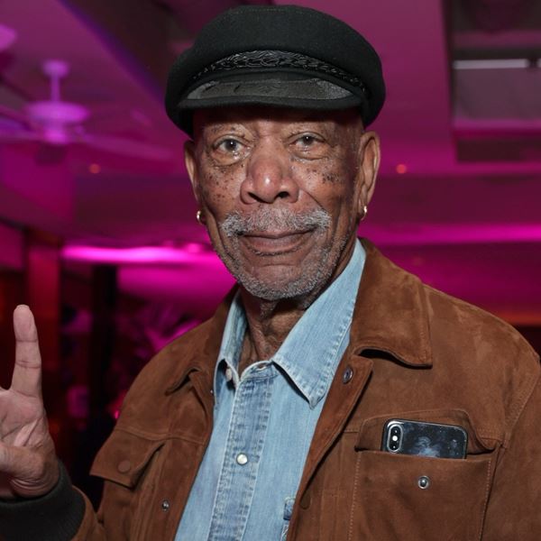 O Morgan Freeman αποθέωσε το Maestro του Χριστόφορου Παπακαλιάτη και δεν κάνουμε πλάκα