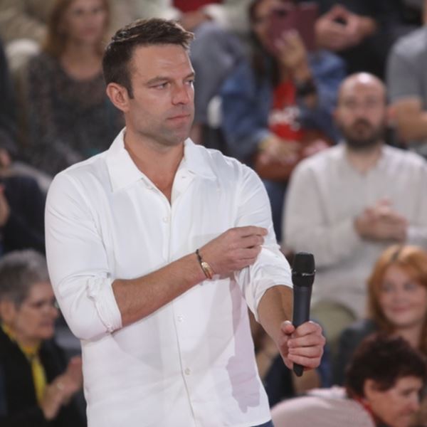 ΣΥΡΙΖΑ Wars: To Twitter οργιάζει με απίθανα σχόλια για Κασσελάκη και 'Ομπρέλα'