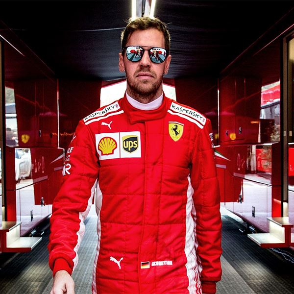 Η Ray-Ban λάνσαρε συλλεκτική σειρά γυαλιών ηλίου για τη Ferrari