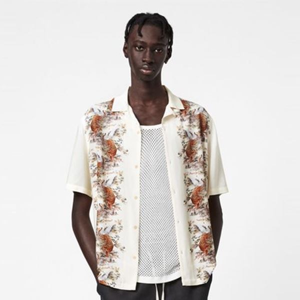 Λίγο καλοκαίρι ακόμα με χαβανέζικα πουκάμισα