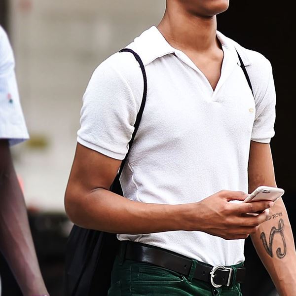 Λευκό polo, το κομμάτι - κλειδί του καλοκαιρινού smart casual look