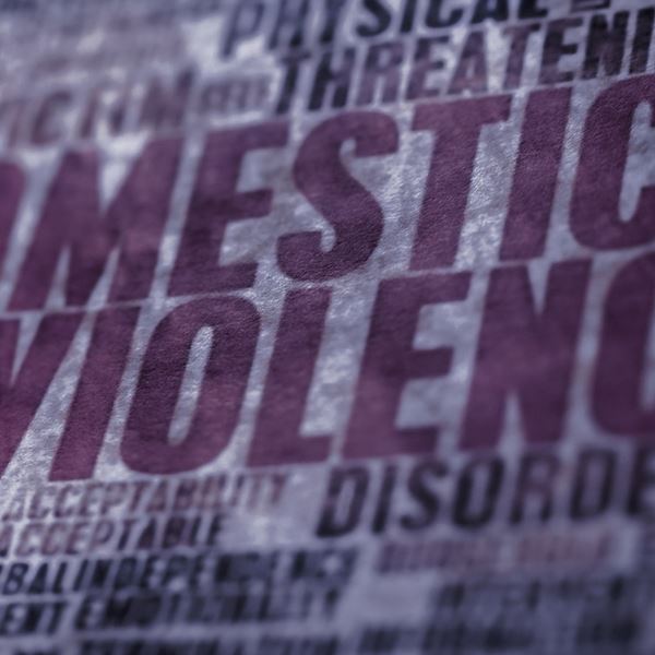 30 καταγγελίες και 14 συλλήψεις για ενδοοικογενειακή βία σε 24 ώρες