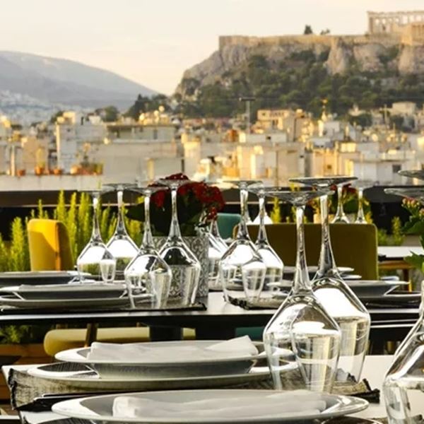 Ρεβεγιόν Πρωτοχρονιάς στο Wyndham Grand Athens, εκεί όπου η θέα είναι πανοραμική και η γεύση γιορτινή