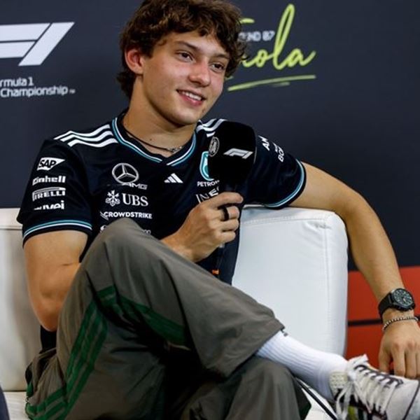 Ο Kimi Antonelli οργάνωσε εκδρομή στην Ίμολα της Formula 1 για όλη την τάξη του στο σχολείο