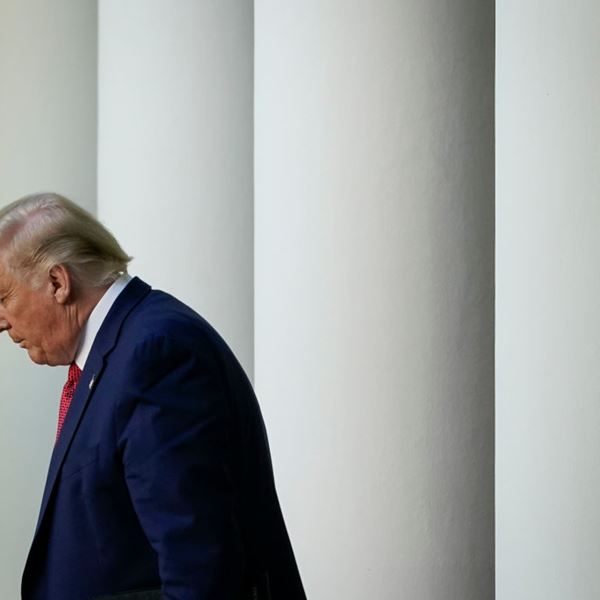 Οι New York Times μόλις έβαλαν φωτιά στο πολιτικό σκηνικό των ΗΠΑ