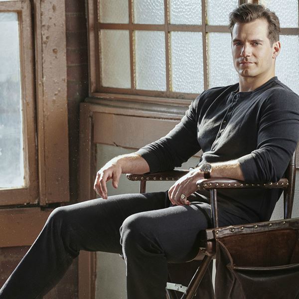 Ο Henry Cavill άφησε μουστάκι για να τα βγάλει πέρα με τον Tom Cruise