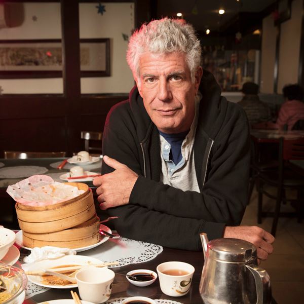 Στο τελευταίο του βιβλίο ο Anthony Bourdain έχει συνταγές για την κόρη του