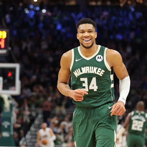 Όλοι λάτρεψαν τη στολή του Γιάννη Αντετοκούνμπο για το Halloween