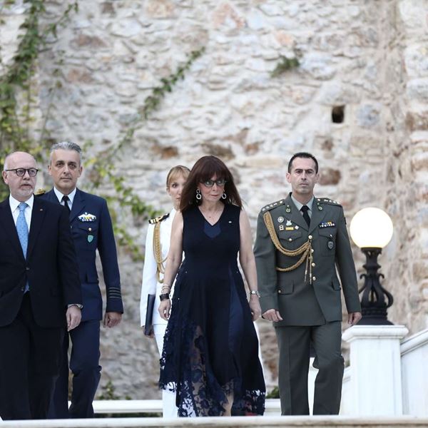 Η Κατερίνα Σακελλαροπούλου θα συναντηθεί σήμερα με τη μοναδική κάτοικο της Κινάρου