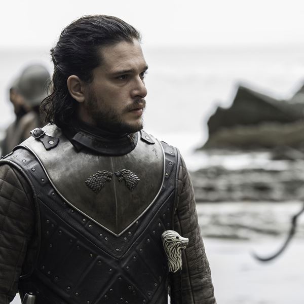 Το κοντό slicked back καρέ του Jon Snow