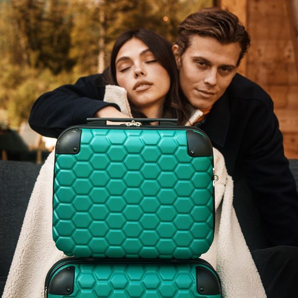 Η Carpisa αποκαλύπτει τις νέες εντυπωσιακές αποχρώσεις της best seller βαλίτσας GoTech+