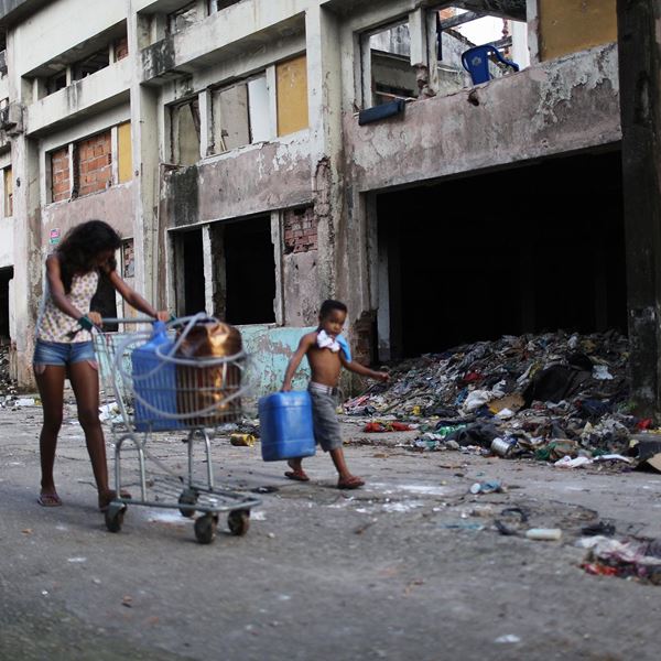 Στην Αργεντική δεν θερίζει μόνο η πανδημία, αλλά και η φτώχεια