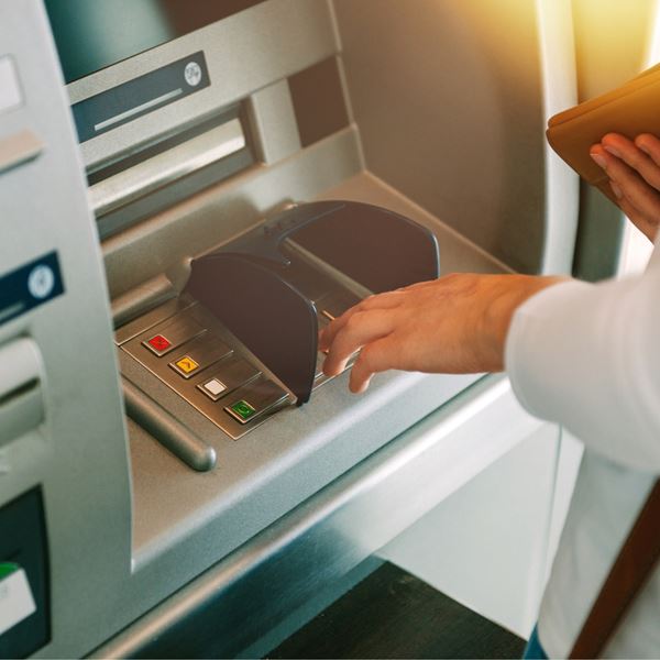 Όλες οι αλλαγές στις χρεώσεις των ATM-ποιες καταργούνται