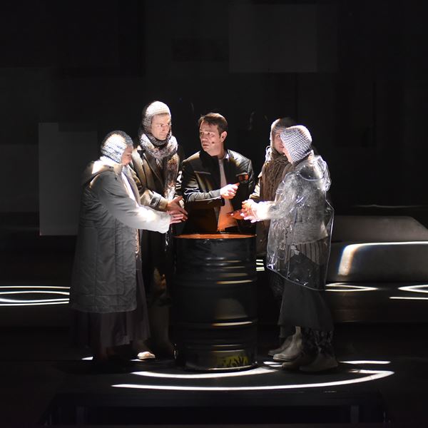 Αλέξανδρε Λογοθέτη στους πόσους βαθμούς Φαρενάιτ καίγεται η ελευθερία μας;